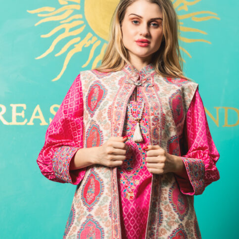Jamawar Sleeveless Jacket