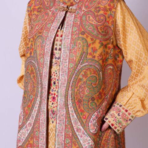 Jamawar Sleeveless Jacket