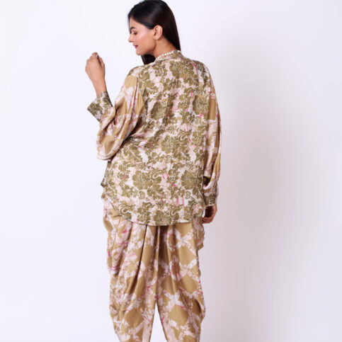 Joker patch Raglan Sleeve Blouse