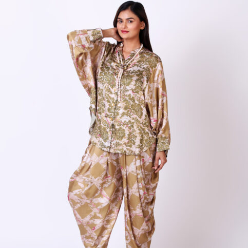 Joker patch Raglan Sleeve Blouse