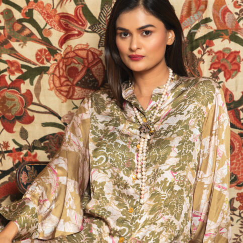 Joker patch Raglan Sleeve Blouse